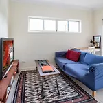 Contemporary 2Br Escape Upper Level Sanctuary